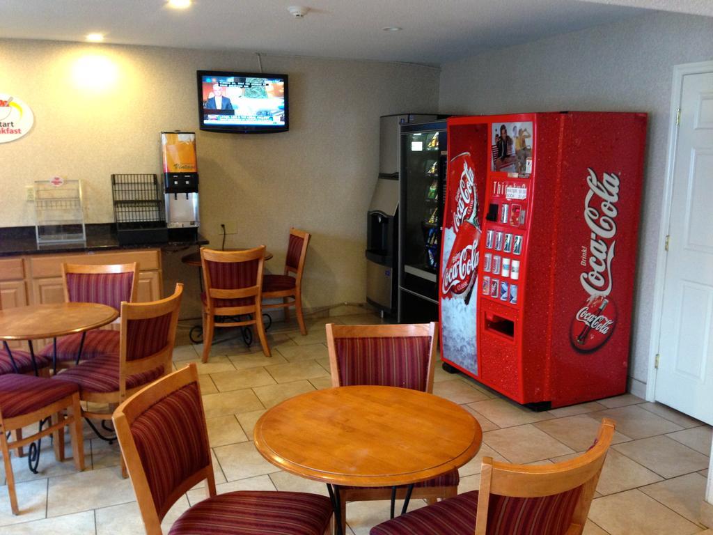 Red Roof Inn Plus+ Poughkeepsie Eksteriør billede